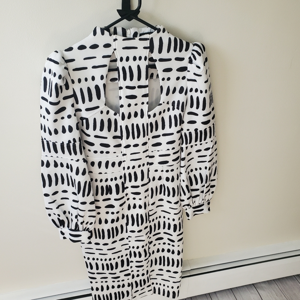 SHEIN black and white long sleeve abstract dress. Size medium.